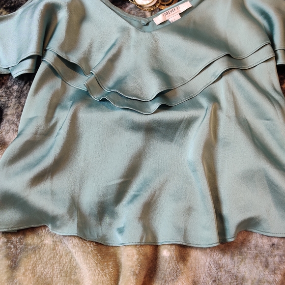 2 For $12 Forever 21 Contemporary Ruffle Cold Shoulder Light Teal Blouse Size S - Picture 3 of 6